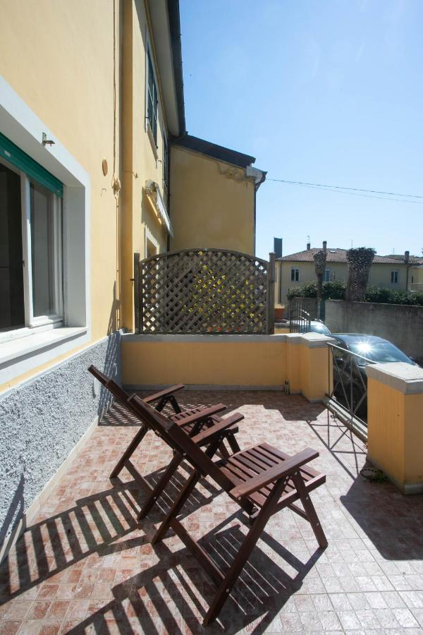 N50 - Numana, trilocale in centro con portico e posto auto Exterior foto